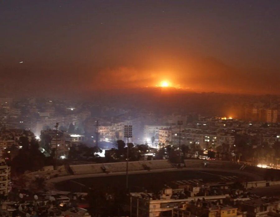 استشهد 5 مدنيين جراء العدوان الإسرائيلي بالصواريخ الذي استهدف عدداً من المواقع في محيط مدينة مصياف بريف حماة في سوریا