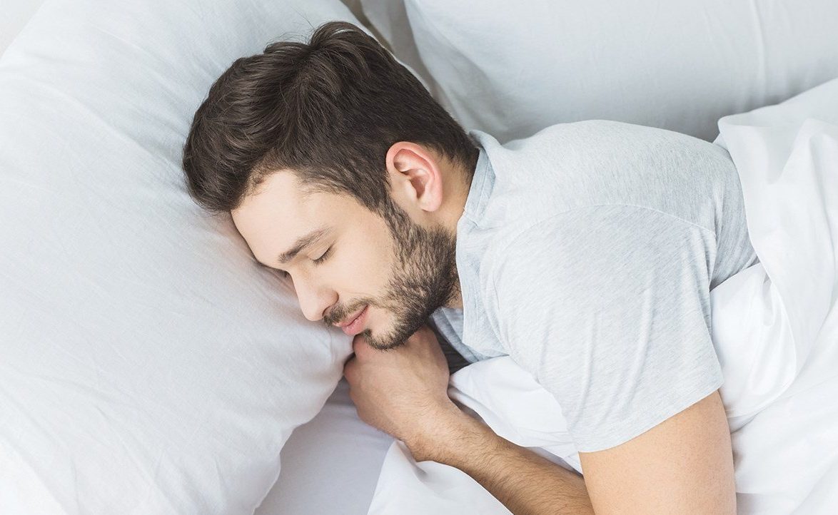 نصائح واطعمة تساعد على الاسترخاء والنوم المثالي
