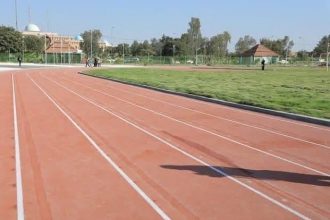 الجهد الخدمي يباشر بصيانة ملعب جامعة القادسية
