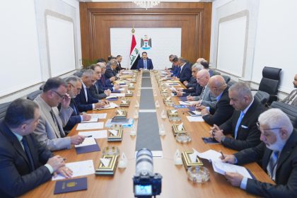 وزارة الكهرباء بتهيئة عقود فنية لمشروع الطاقة الشمسية