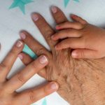 اكتشاف هرمونات تبطئ شيخوخة الجلد وتعزز نضارته
