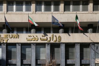 الكيان الصهيوني يستهدف مستودع نفط وخزان وقود في ايران
