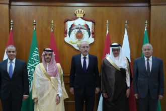 اللجنة الوزارية تؤكد استمرار جهودها لتحقيق وقف دائم لإطلاق النار وتحقيق السلام في غزة