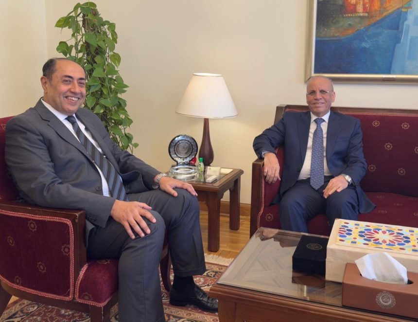 بحث سفير جمهورية العراق لدى القاهرة ومندوبها الدائم لدى جامعة الدول العربية، قحطان الجنابي، اليوم الثلاثاء، مع الأمين العام المساعد لجامعة الدول العربية