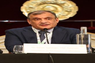 مستشار رئيس الوزراء يعلن حظر الدفع النقدي بالمؤسسات الحكومية مطلع الشهر المقبل