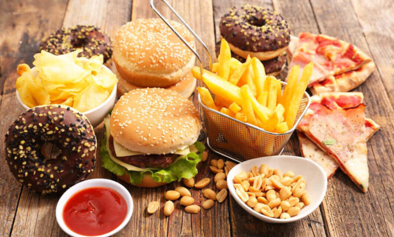 دراسة تحذّر من أطعمة شائعة تُسبب أمراضًا خطيرة