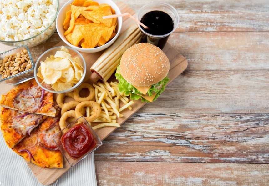 دراسة تحذّر من أطعمة شائعة تُسبب أمراضًا خطيرة