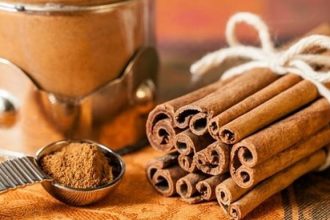 الیك بعض الفوائد الصحیة للقرفة