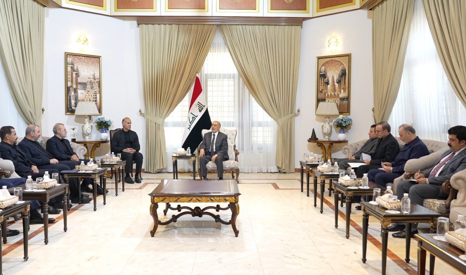المشهداني ولاريجاني يبحثان تعزيز العلاقات العراقية - الإيرانية
