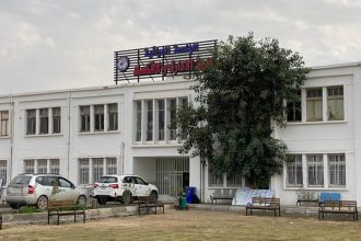 الجامعات