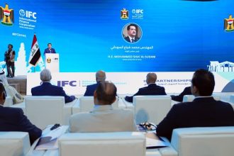 رئيس الوزراء يؤكد أهمية جذب رؤوس الأموال الأجنبية في دعم استقرار الاقتصاد