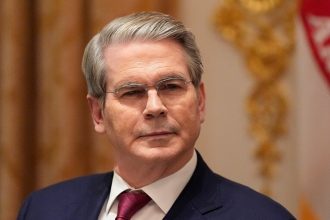 وزير الخزانة الأمريكي يحث دول مجموعة السبع على زيادة الضغط على روسيا