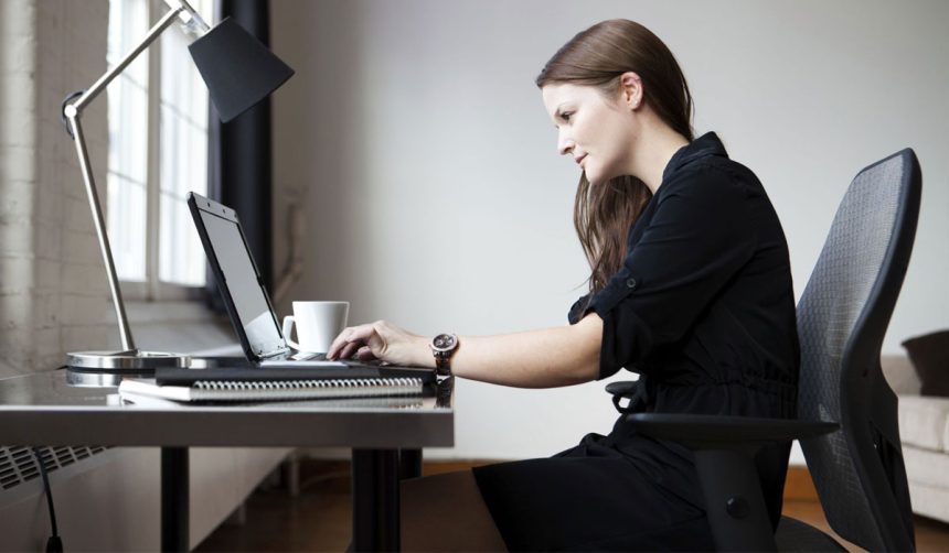 أضرار الجلوس الطويل في العمل