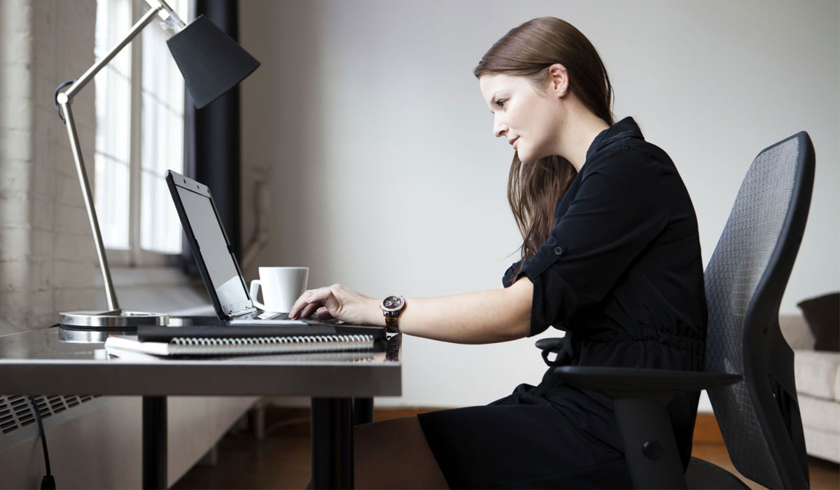أضرار الجلوس الطويل في العمل