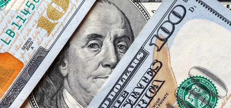 الدولار يتجه لخسارة أسبوعية مع تصاعد التوتر العالمي