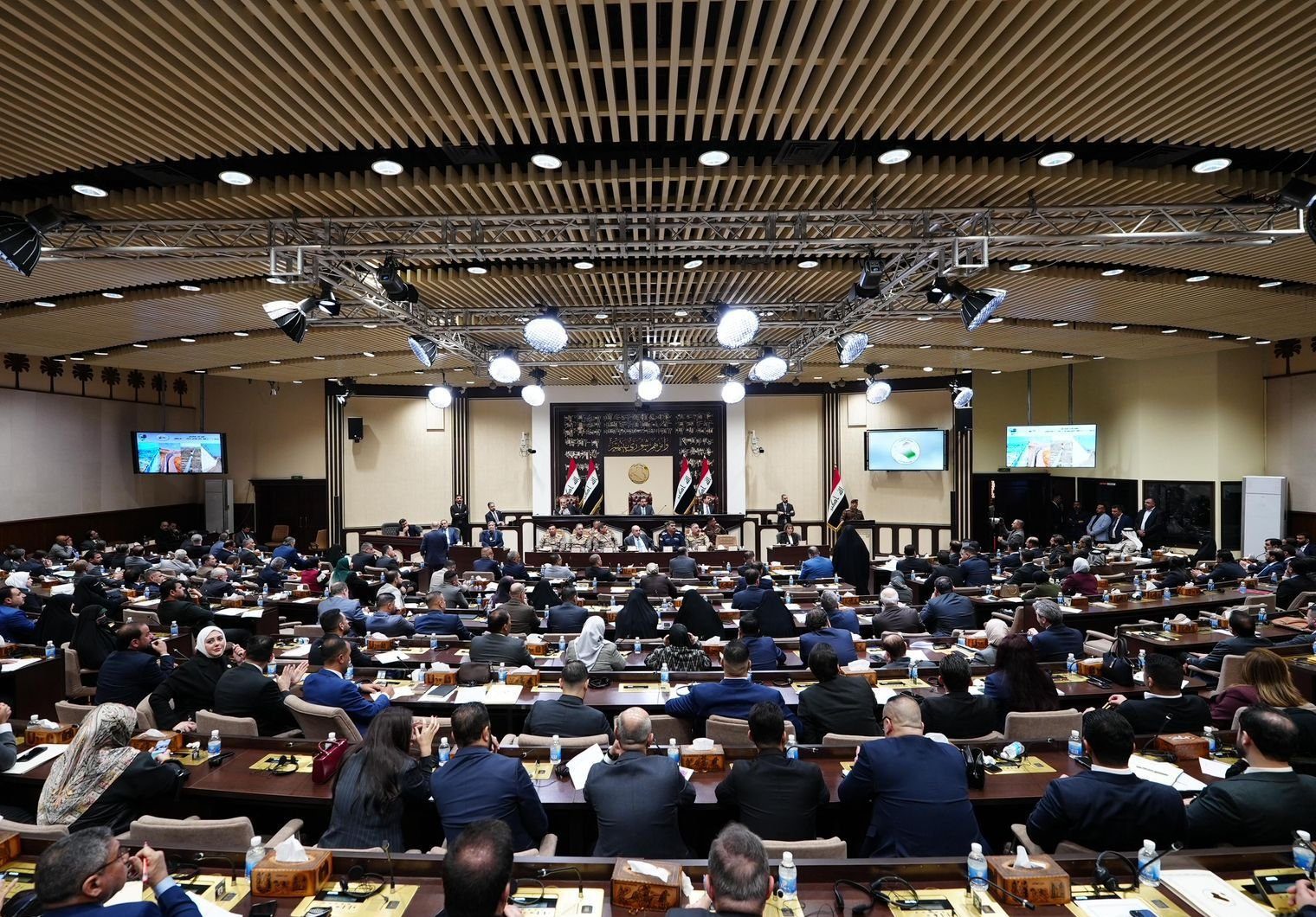 اللجنة النيابية