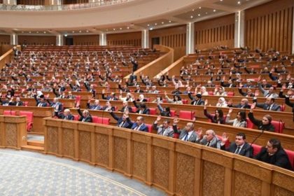 البرلمان المصري يوافق على تعديل في التشكيلة الحكومية