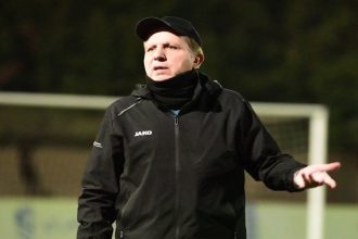 مدرب فريق الكرخ أيمن الحكيم