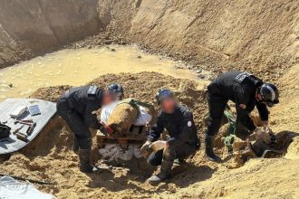 خبراء يفجرون قنبلة من الحرب العالمية