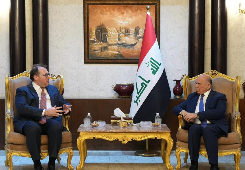 القائم بالأعمال الأمريكي يؤكد دعم واشنطن لسياسات الحكومة برئاسة الزيدي