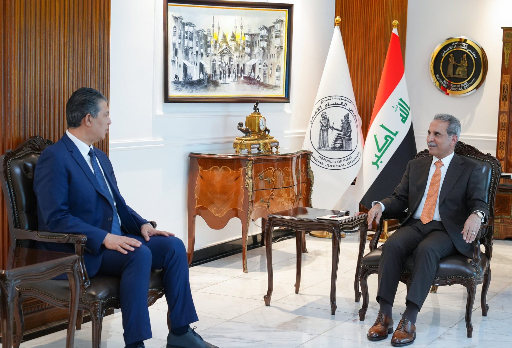 القاضي زيدان ورئيس شبكة الإعلام يؤكدان أهمية دور الإعلام في نقل الحقائق بموضوعية