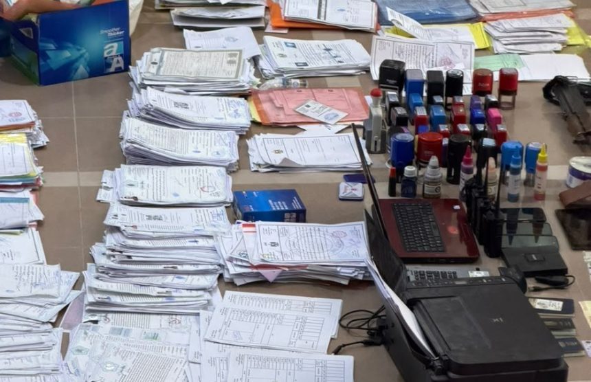 القبض على 6 متهمين بقضية تزوير قطع الأراضي في بلدية الناصرية وضبط ملفات جديدة
