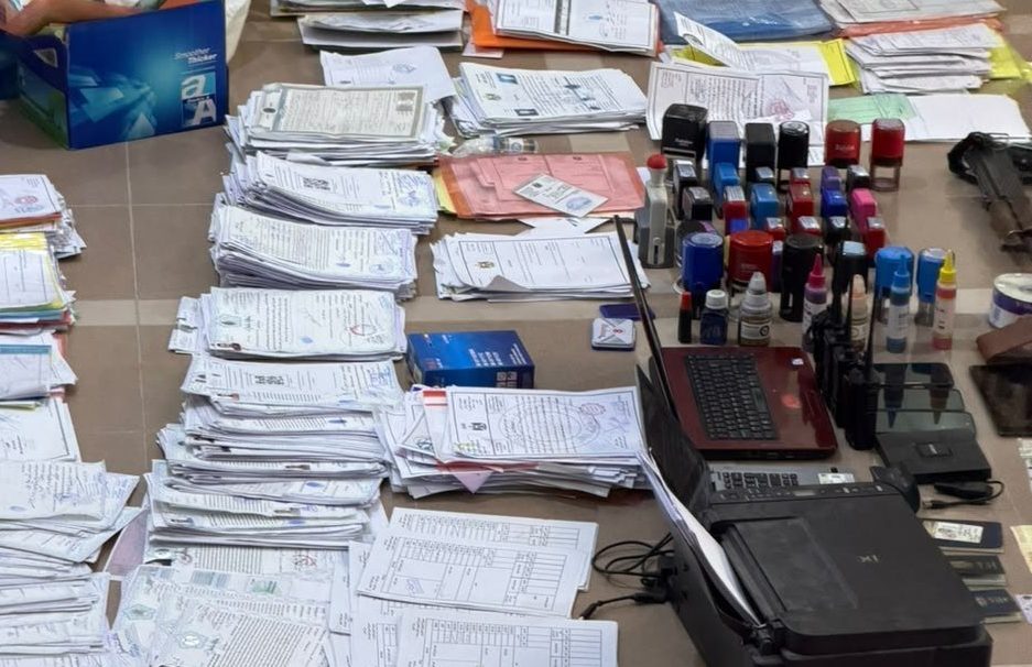 القبض على 6 متهمين بقضية تزوير قطع الأراضي في بلدية الناصرية وضبط ملفات جديدة