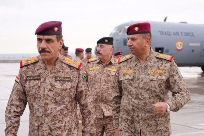 رئيس أركان الجيش يتفقد فرقة المشاة الآلية 25 ويطلع على جاهزيتها