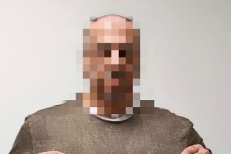 هيئة النزاهة تسترد من الإمارات مداناً هارباً بأربعة أحكام لاختلاسه أكثر من مليار دينار