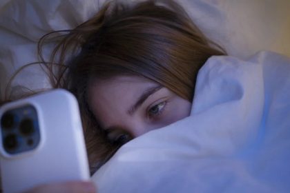 دراسة تكشف صلة بين التعرض للضوء ليلاً ومخاطر أمراض القلب