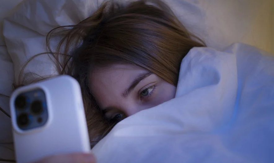 دراسة تكشف صلة بين التعرض للضوء ليلاً ومخاطر أمراض القلب