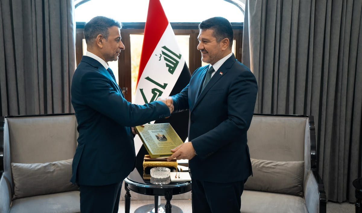 مكتب رئيس الوزراء يجري مراسم الاستلام والتسليم لمهام مدير المكتب