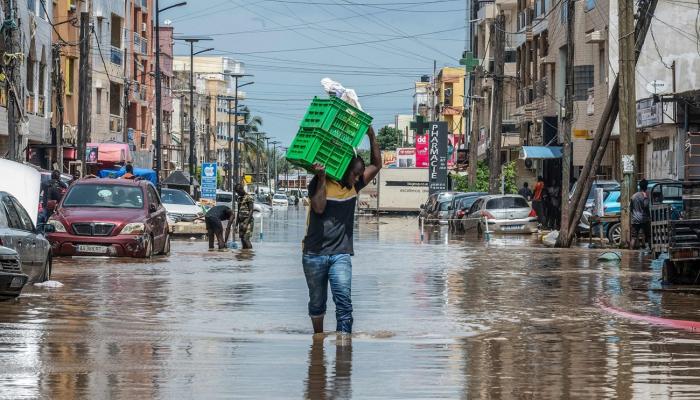 السنغال تؤجل بدء العام الدراسي بسبب الفيضانات والأمطار الغزيرة